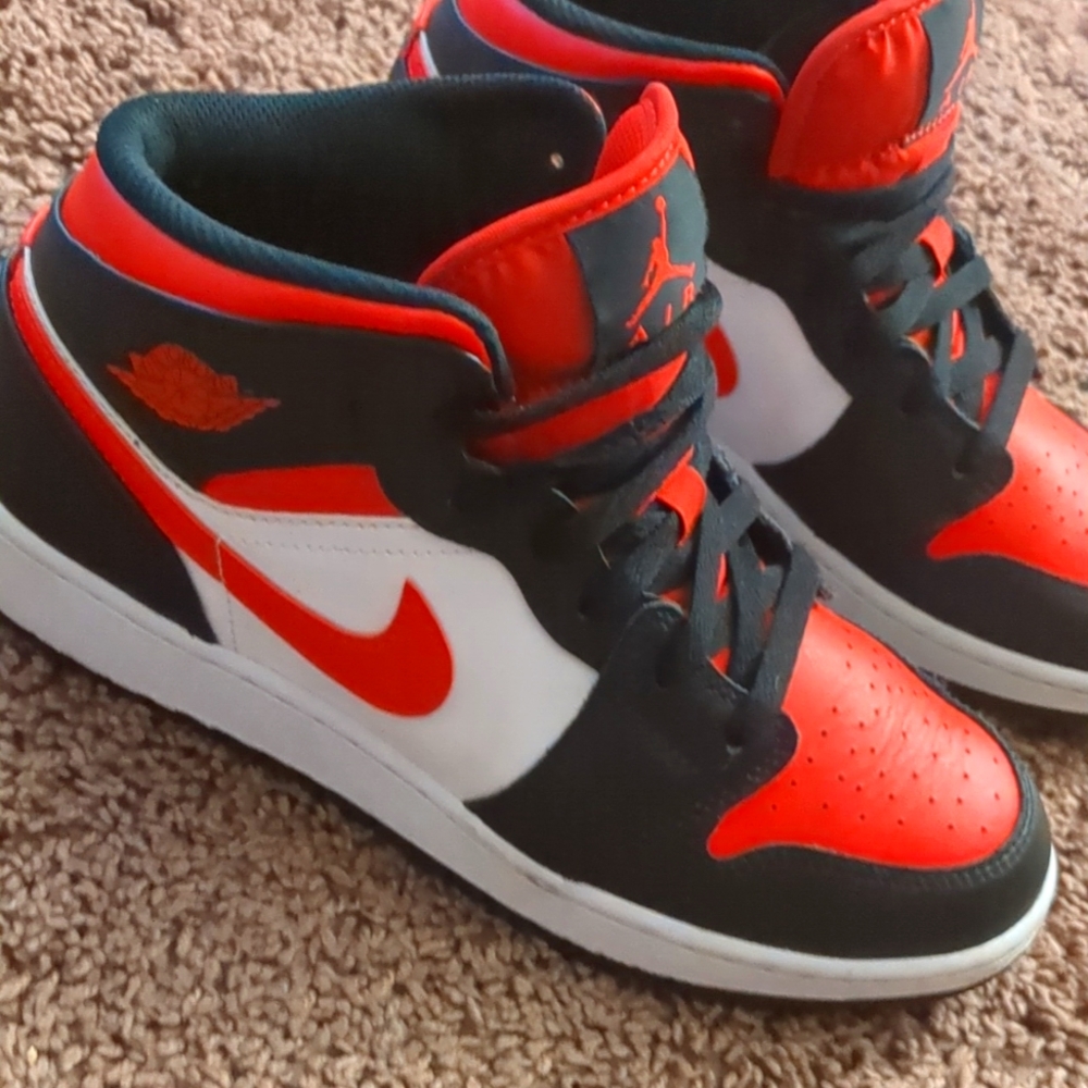 Nike Air Jordan 1 mid